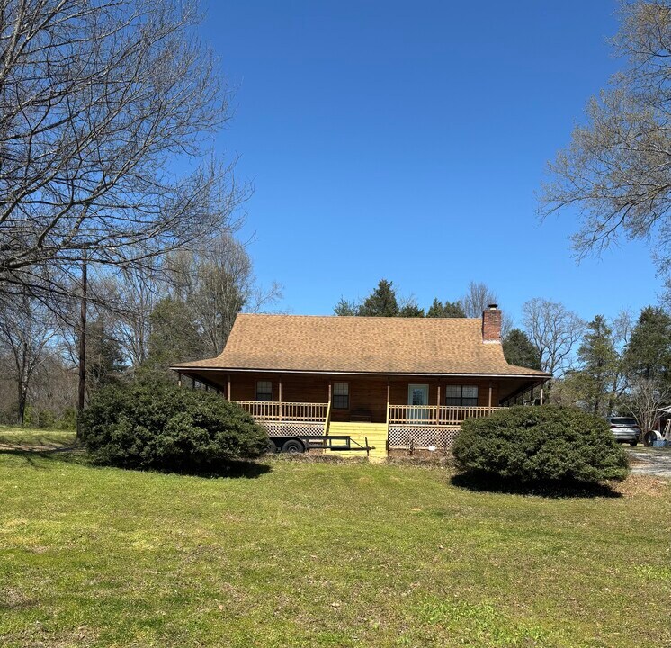 7034 Allison Rd in Olive Branch, MS - Foto de edificio