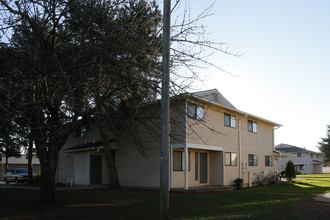 Shelton Village Apartments in Salem, OR - Building Photo - Building Photo