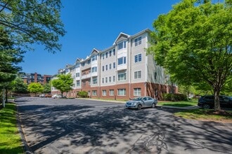 1 King Philip Dr in West Hartford, CT - Building Photo - Building Photo