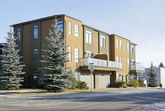 1616-1618 37th Ave SW in Calgary, AB - Building Photo - Primary Photo