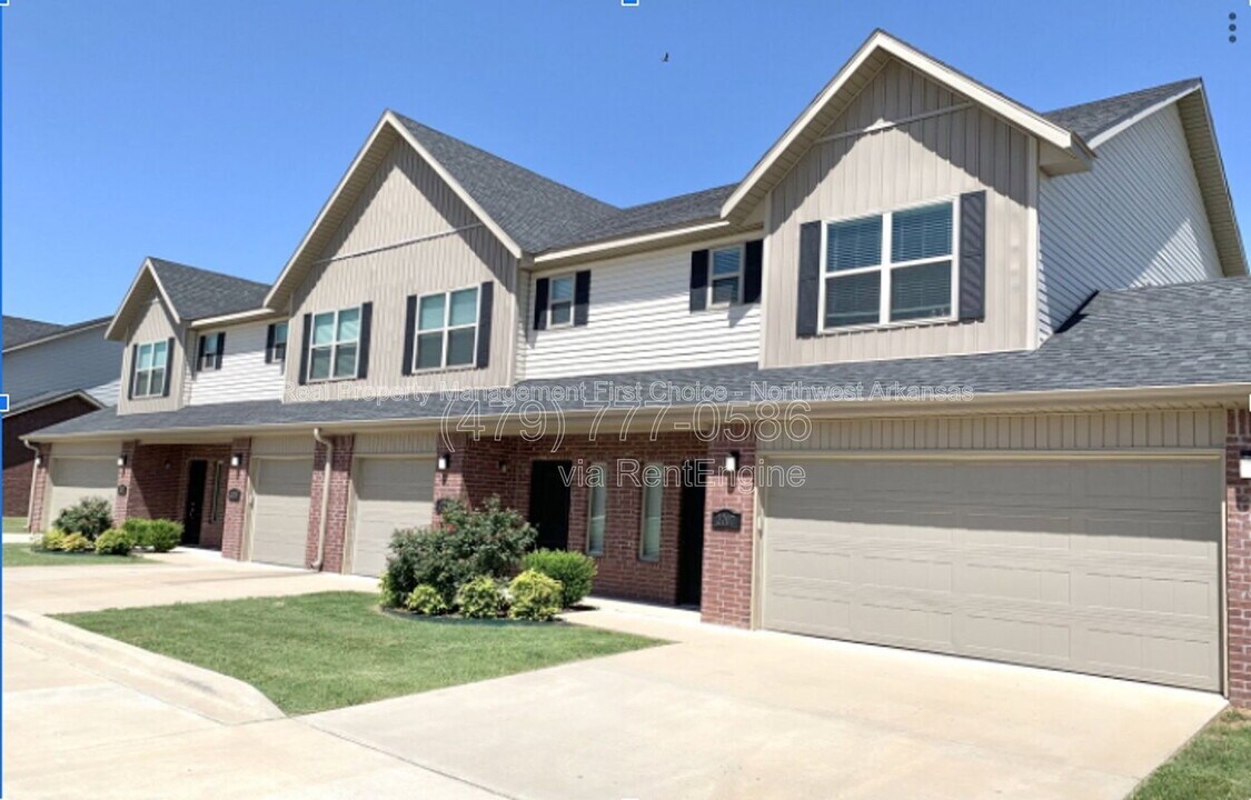 2711 W Shasta Rd, Unit 403 in Rogers, AR - Building Photo