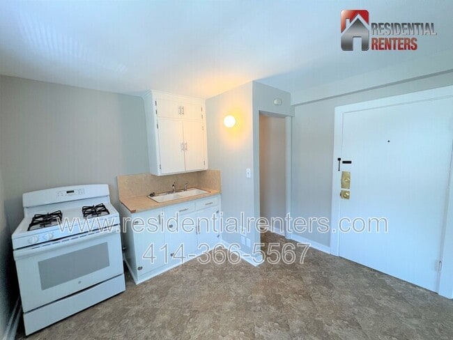 8020 W Becher St in West Allis, WI - Building Photo - Building Photo
