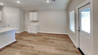 10213 NW 28th Terrace in Yukon, OK - Building Photo - Building Photo