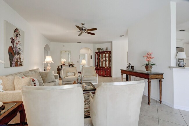 2250 Hawksridge Dr in Naples, FL - Building Photo - Building Photo