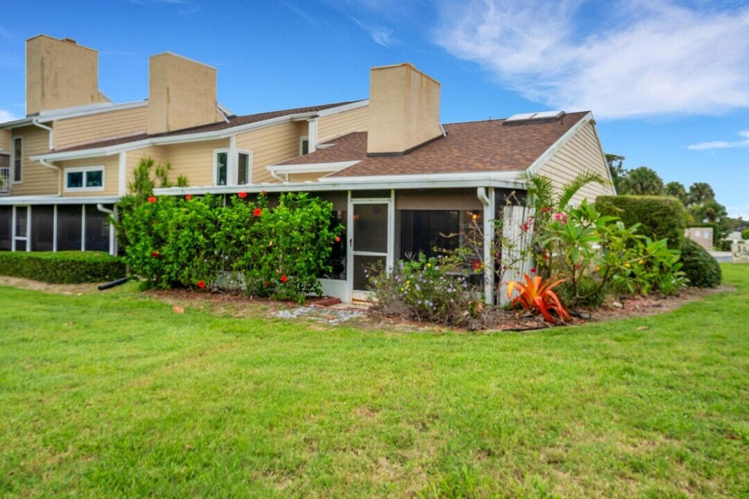 100 Rialto Pl in Melbourne Beach, FL - Building Photo
