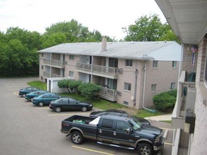 Clarkston Place Apartments in Clarkston, MI - Building Photo - Building Photo