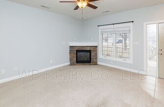 10525 Hickory Dr in Urbandale, IA - Building Photo - Building Photo