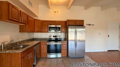 12 Westgate Dr in Woburn, MA - Building Photo - Building Photo