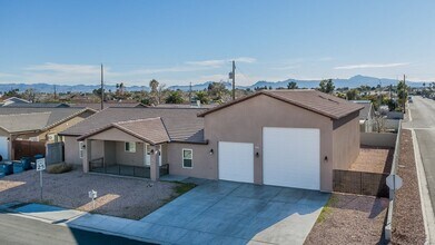 4615 E St Louis Ave in Las Vegas, NV - Building Photo - Building Photo