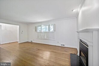 6002 Madawaska Rd in Bethesda, MD - Foto de edificio - Building Photo