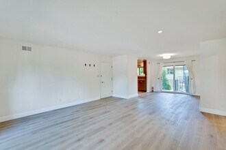 104 Lyell St in Los Altos, CA - Building Photo - Building Photo