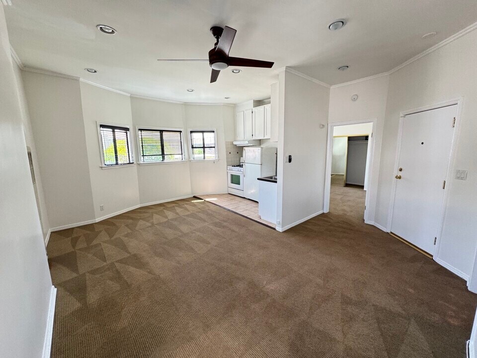 1341 N Bronson Ave, Unit 6 in Los Angeles, CA - Building Photo