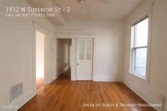 1932 W Superior St in Chicago, IL - Building Photo - Building Photo