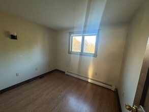 35 Maple St in Springfield, VT - Building Photo - Building Photo