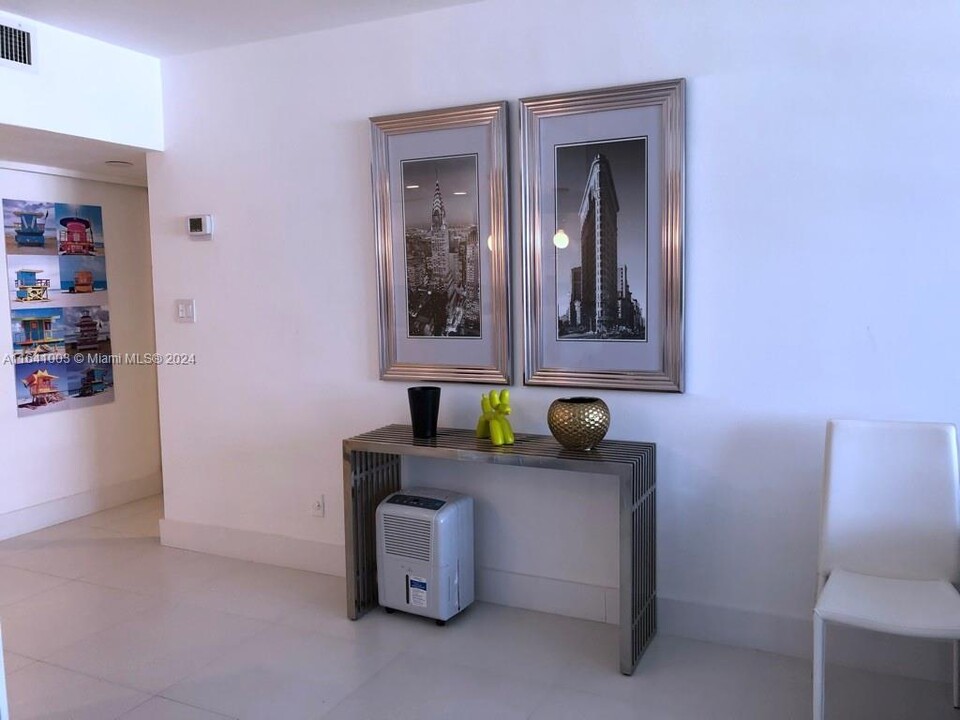 1542 Washington Ave, Unit 1035 in Miami Beach, FL - Building Photo