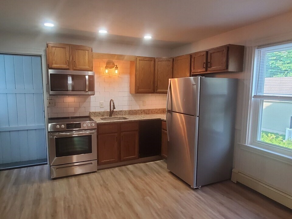 40 Pine St-Unit -2 in Easton, MA - Building Photo