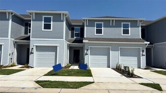 325 Sol Vis Dr in Dundee, FL - Building Photo