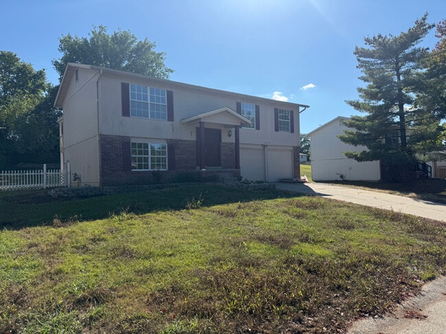 property at 3850 Jeff Dr