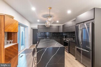 128 East St in Philadelphia, PA - Building Photo - Building Photo