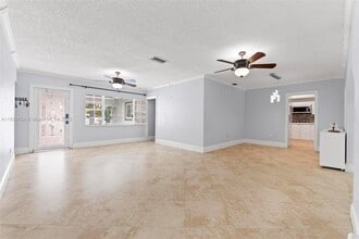 7521 Johnson St in Hollywood, FL - Foto de edificio - Building Photo
