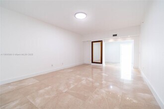 3330 NE 190th St, Unit LPH14 in Miami, FL - Building Photo - Building Photo