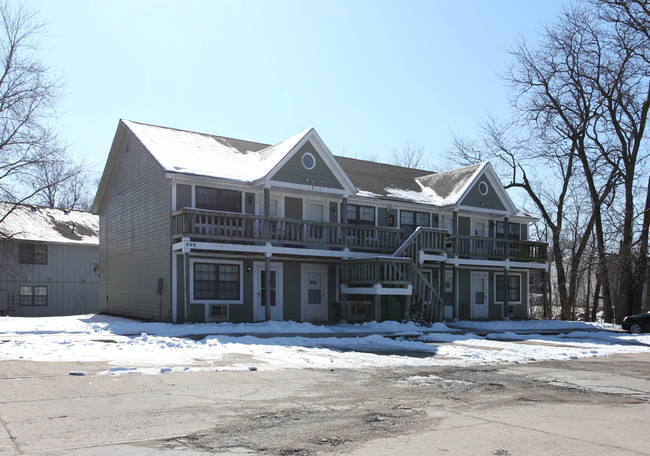 565 N Somerset Ter in Olathe, KS - Foto de edificio - Building Photo