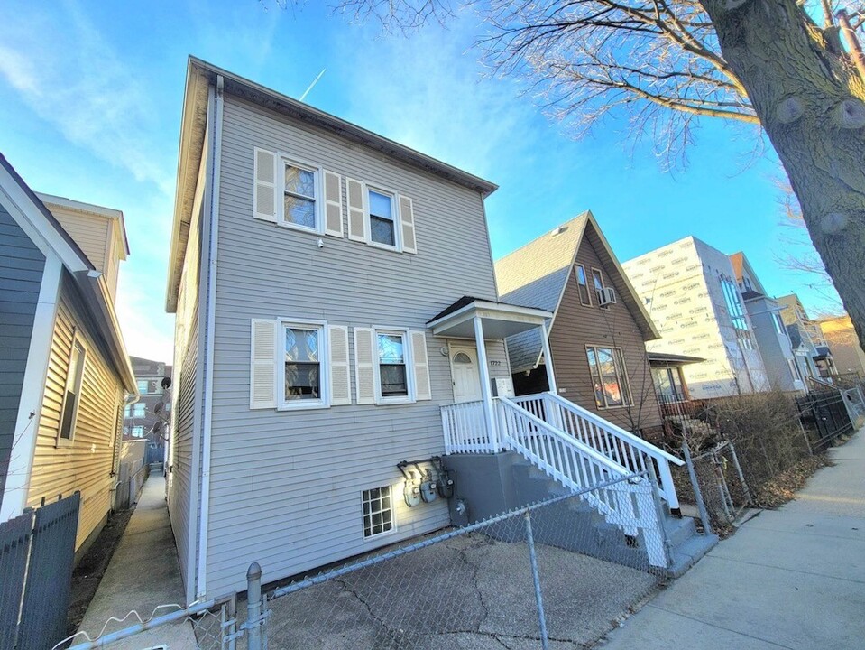 1722 N Kimball Ave, Unit 2 in Chicago, IL - Building Photo