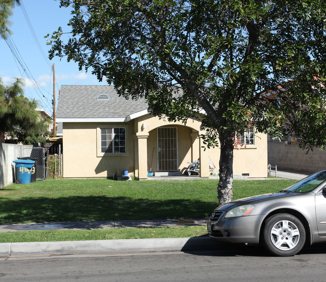 4743-4747 1/2 Live Oak St in Cudahy, CA - Building Photo - Building Photo