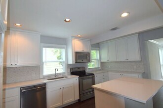 7513 Carriage Dr in Austin, TX - Building Photo - Building Photo