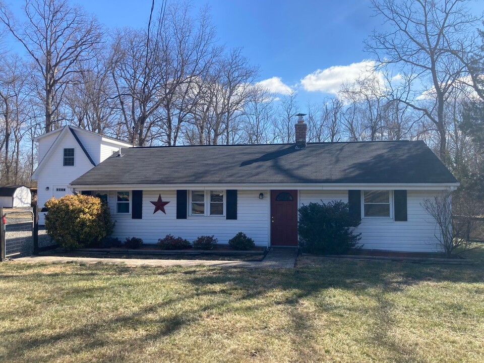 24172 Old Carolina Rd in Aldie, VA - Building Photo