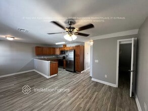 102 Carol Susan Ln in Fort Pierce, FL - Foto de edificio - Building Photo