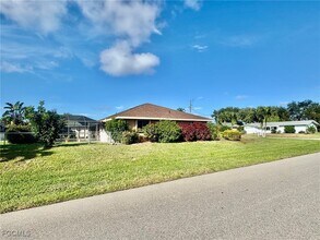 1220 SE 19th Ln in Cape Coral, FL - Building Photo - Building Photo