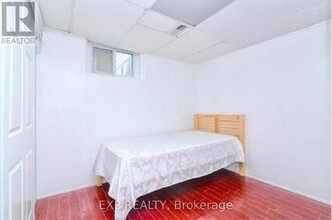 964 Danforth Rd in Toronto, ON - Building Photo - Building Photo