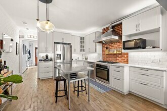 284 6th St in Jersey City, NJ - Building Photo - Building Photo