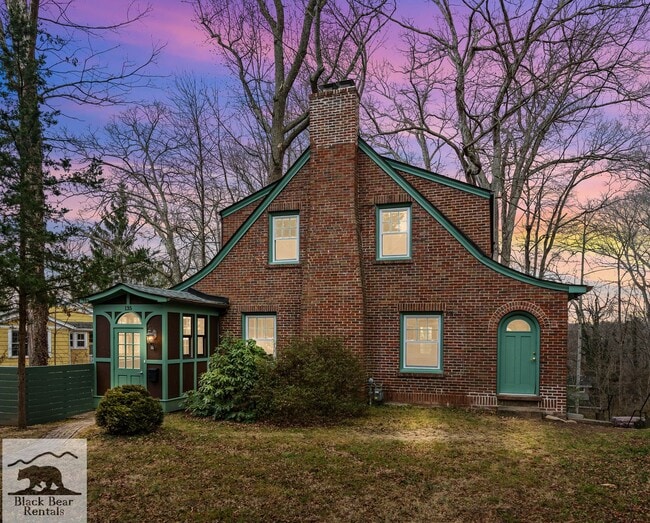 135 Tacoma Cir in Asheville, NC - Building Photo - Building Photo