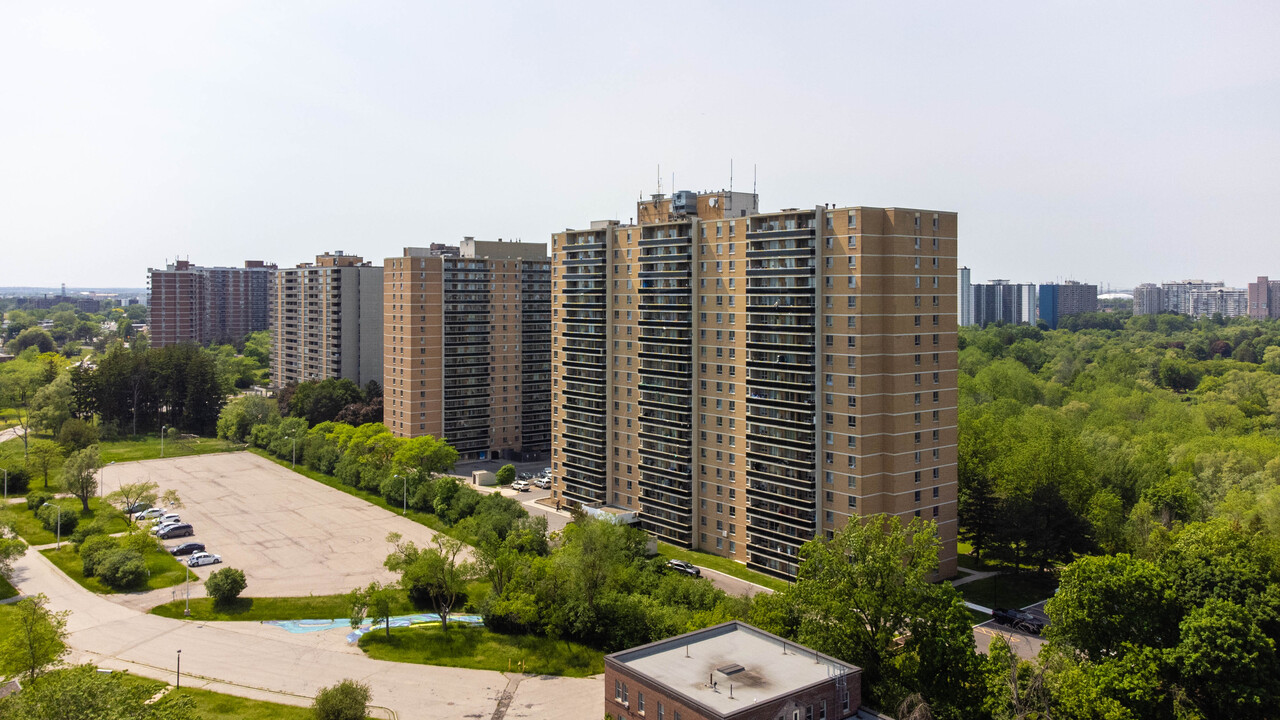 Panorama Court in Toronto, ON - Building Photo