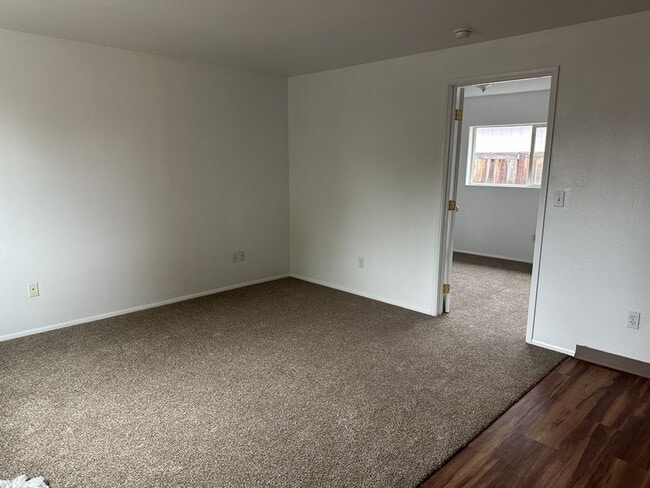924 Mount Pitt Ave in Medford, OR - Building Photo - Building Photo