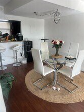 9351 Fontainebleau Blvd in Miami, FL - Building Photo - Building Photo