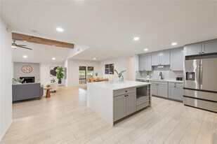 6809 Lunar Dr in Austin, TX - Building Photo