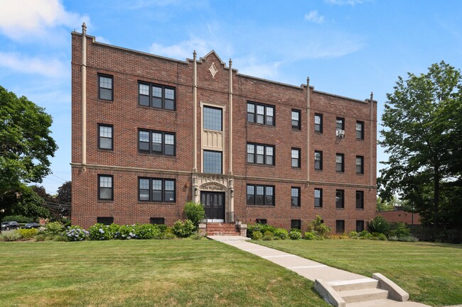 property at 684 Farmington Ave