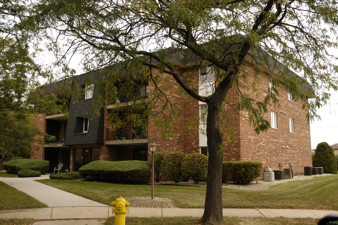 7438 Sycamore Ct in Orland Park, IL - Foto de edificio