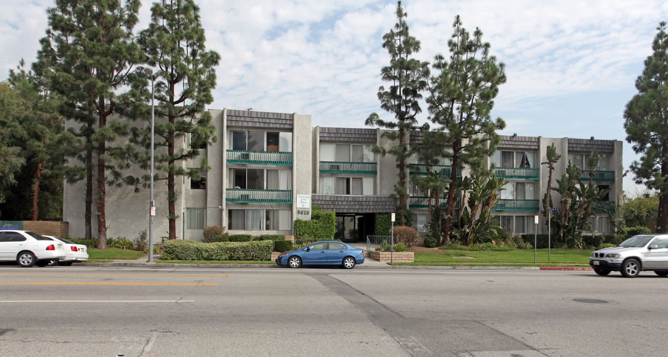 Northridge Park Manor in Northridge, CA - Building Photo