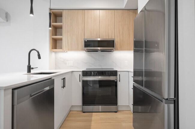 34395 Gladys Ave in Abbotsford, BC - Building Photo - Building Photo