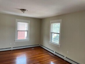 1-12 Dickinson Ave in North Providence, RI - Building Photo - Building Photo