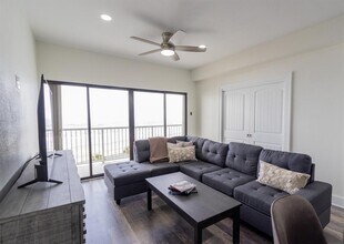 7700 Seawall Blvd in Galveston, TX - Building Photo - Building Photo