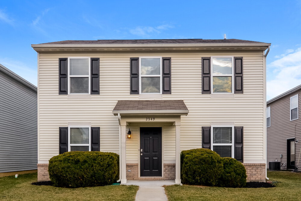 2349 Bridlewood Dr in Franklin, IN - Building Photo