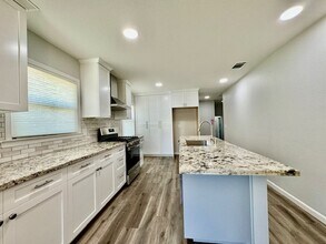 1260 Castec Dr in Sacramento, CA - Building Photo - Building Photo