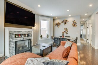 2033 W Washington Blvd in Chicago, IL - Foto de edificio - Building Photo