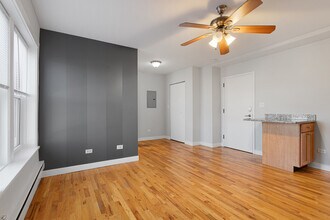 7450 N Greenview Ave in Chicago, IL - Building Photo - Building Photo
