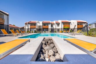Fairways on Thunderbird in Phoenix, AZ - Foto de edificio - Building Photo